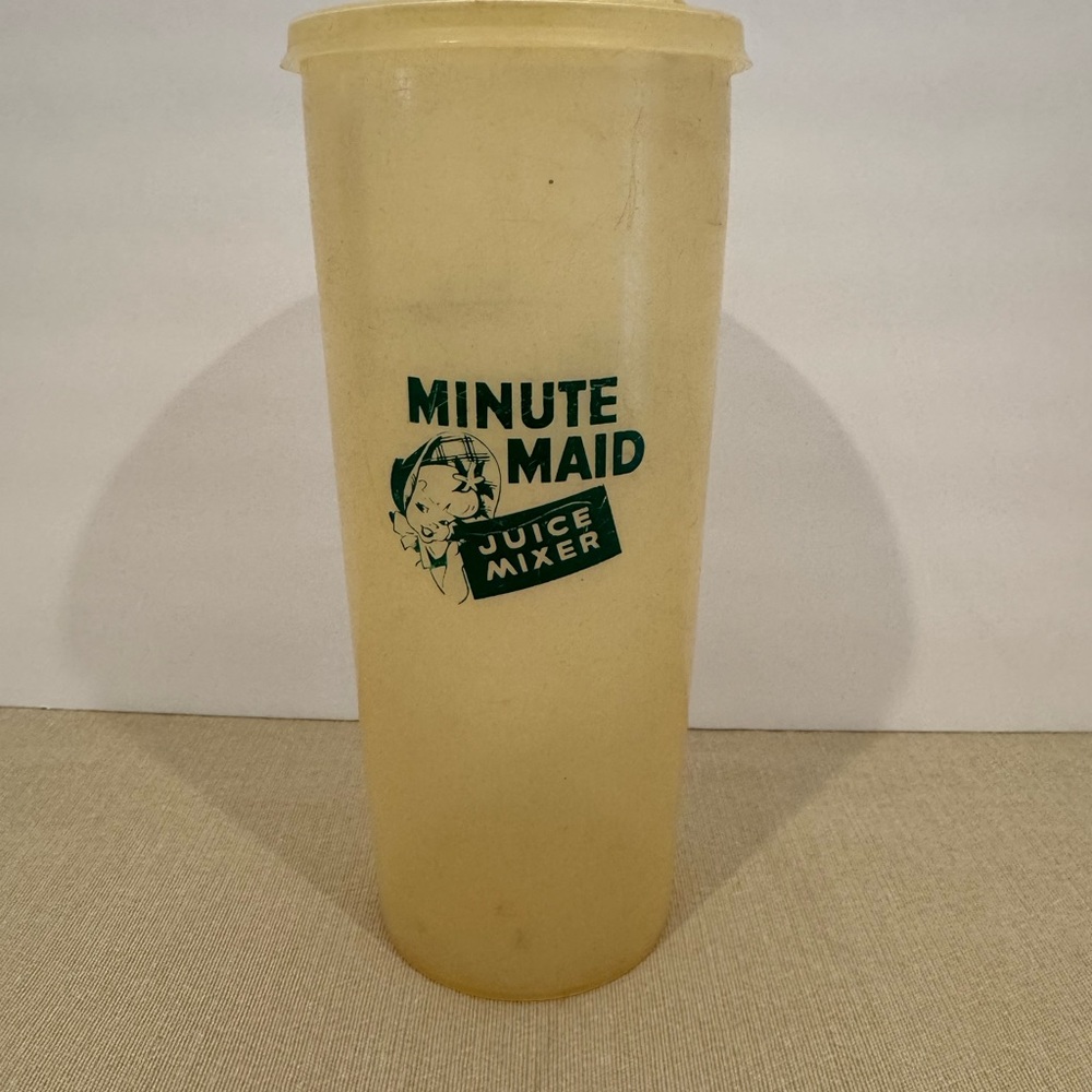 VINTAGE Rare Minute Maid Orange Juice Plastic Pitcher Mixer
